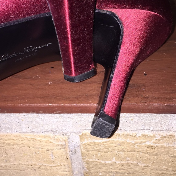 Salvatore Ferragamo Burgundy Satin Heels Pump Size 9 Wedding Luxury - Picture 7 of 8